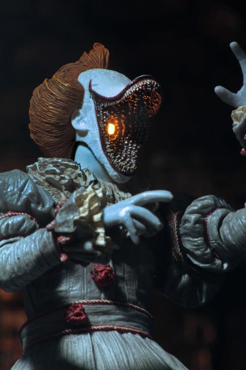 IT (2017) Ultimate Pennywise (Dancing Clown) Figure Gallery Image 19