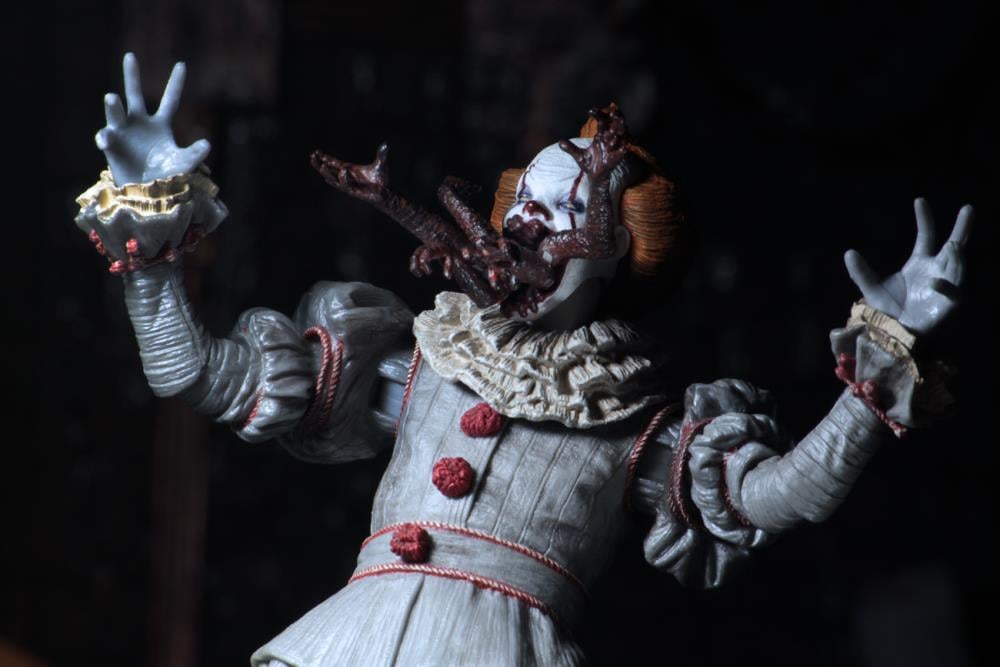 IT (2017) Ultimate Pennywise (Dancing Clown) Figure Gallery Image 14