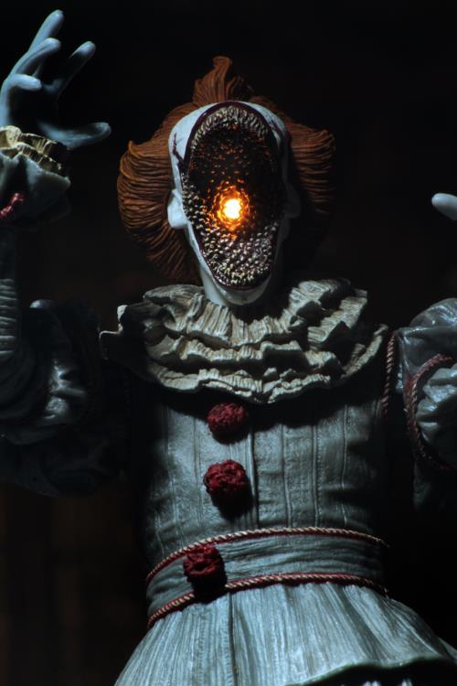 IT (2017) Ultimate Pennywise (Dancing Clown) Figure Gallery Image 18