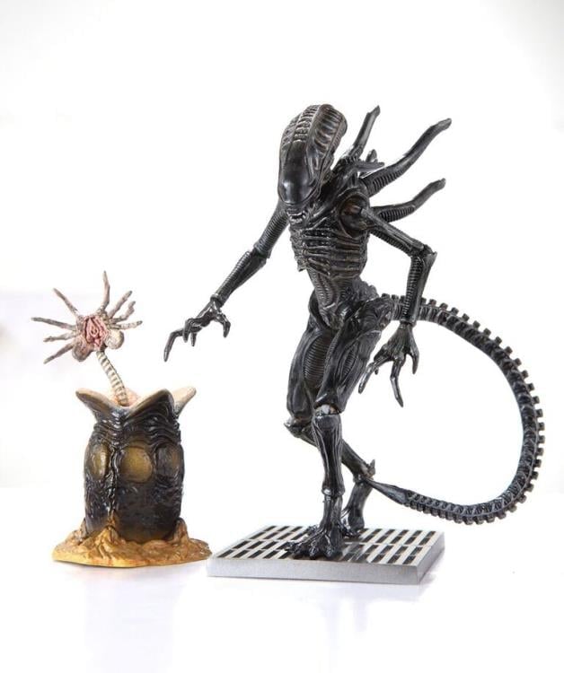 Aliens: Colonial Marines Alien Soldier 1:18 Scale Action Figure Gallery Image 4