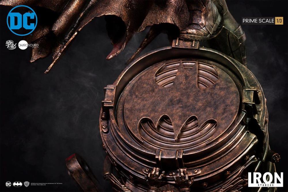 DC Comics Batman (Bronze Edition) Prime Scale Limited Edition Statue Gallery Image 11