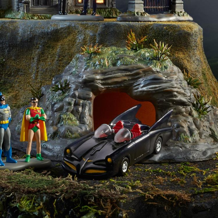 DC Comics Hot Properties Village The Batcave Gallery Image 5