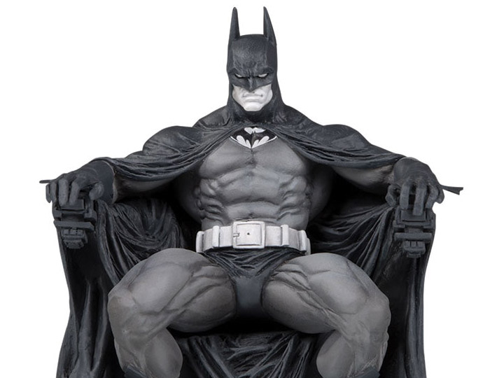 Batman Black and White Limited Edition Statue (Marc Silvestri) Gallery Image 1