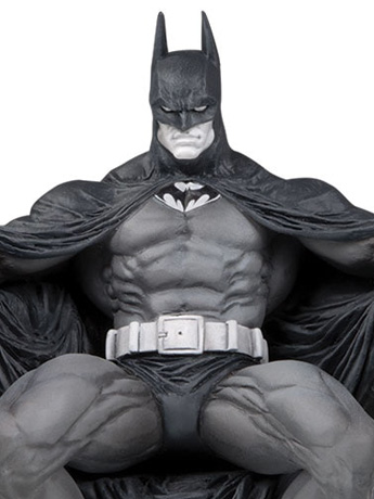 Batman Black and White Limited Edition Statue (Marc Silvestri) Gallery Image 2