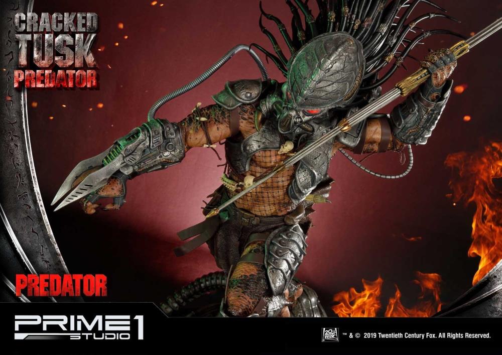 Predator Premium Masterline Cracked Tusk Predator Statue Gallery Image 17