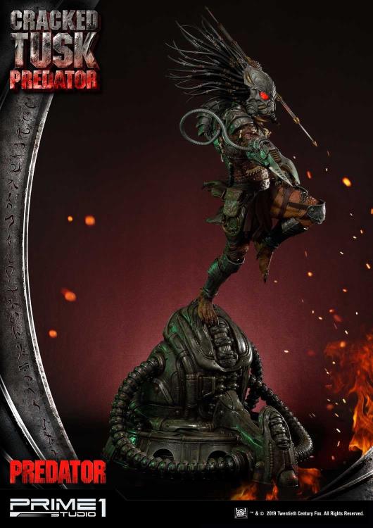 Predator Premium Masterline Cracked Tusk Predator Statue Gallery Image 9
