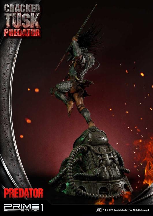 Predator Premium Masterline Cracked Tusk Predator Statue Gallery Image 6