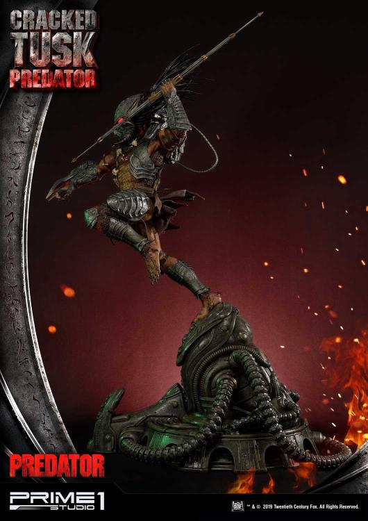 Predator Premium Masterline Cracked Tusk Predator Statue Gallery Image 5