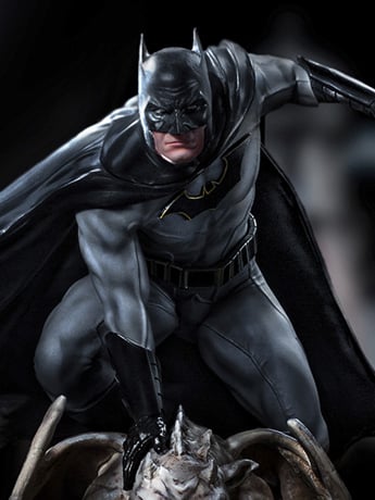 DC Comics Batman 1/10 Deluxe Art Scale Limited Edition Statue Gallery Image 2