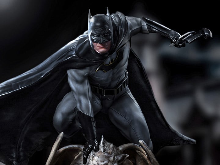 DC Comics Batman 1/10 Deluxe Art Scale Limited Edition Statue Gallery Image 1