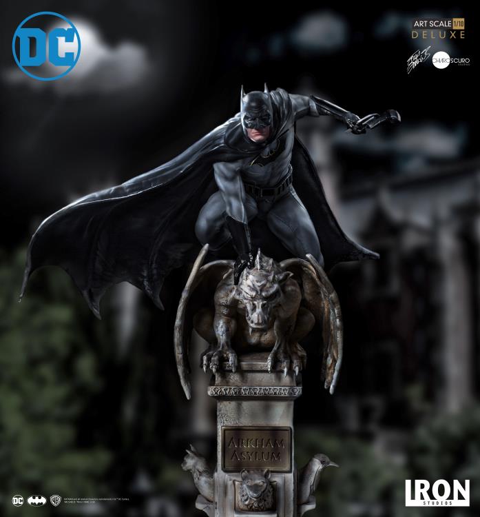 DC Comics Batman 1/10 Deluxe Art Scale Limited Edition Statue Gallery Image 7