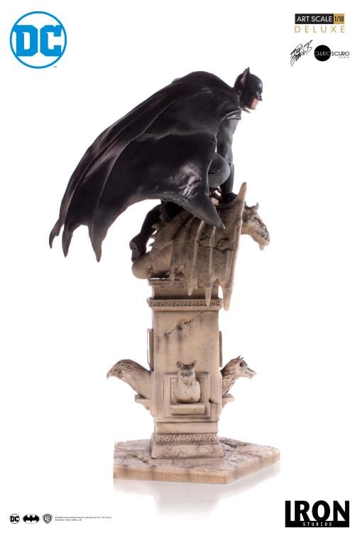 DC Comics Batman 1/10 Deluxe Art Scale Limited Edition Statue Gallery Image 5