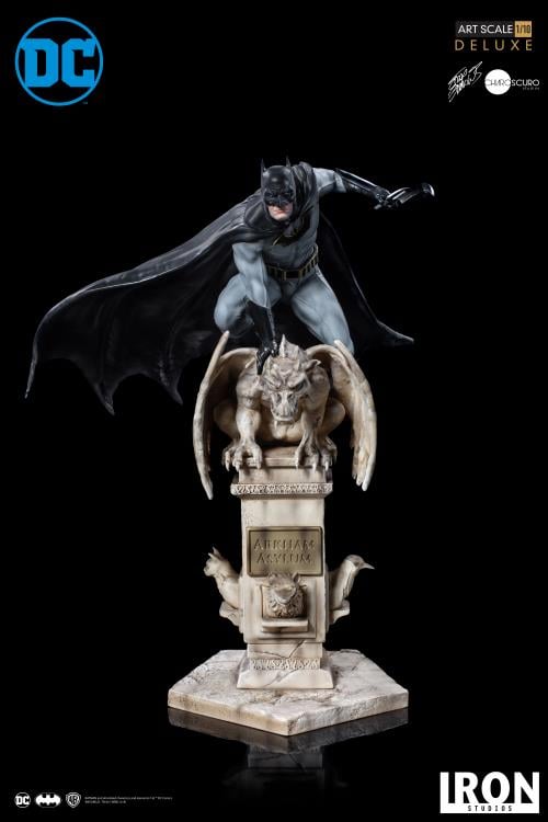 DC Comics Batman 1/10 Deluxe Art Scale Limited Edition Statue Gallery Image 3