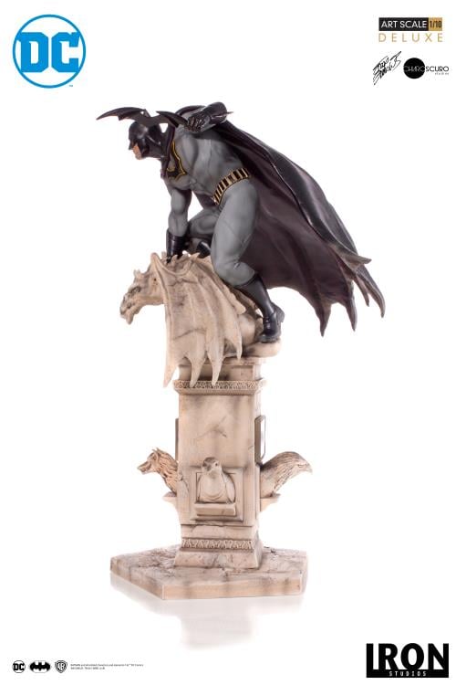 DC Comics Batman 1/10 Deluxe Art Scale Limited Edition Statue Gallery Image 4