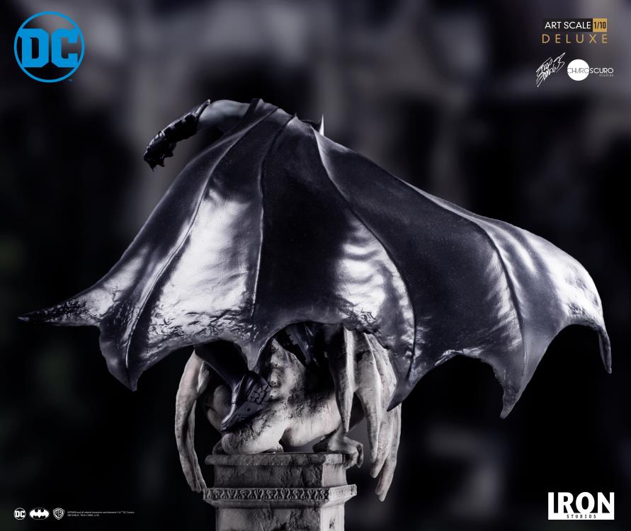 DC Comics Batman 1/10 Deluxe Art Scale Limited Edition Statue Gallery Image 14