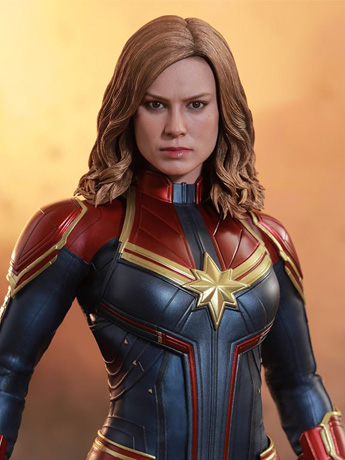 Captain Marvel MMS521 Captain Marvel 1/6th Scale Collectible Figure Gallery Image 2
