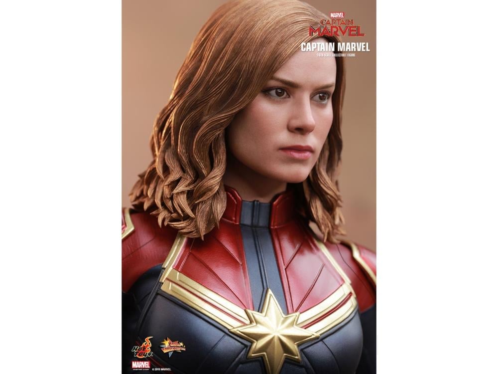 Captain Marvel MMS521 Captain Marvel 1/6th Scale Collectible Figure Gallery Image 9
