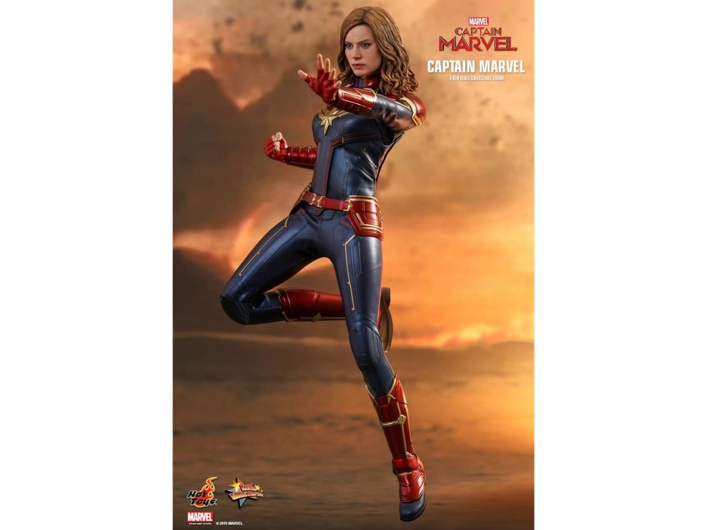 Captain Marvel MMS521 Captain Marvel 1/6th Scale Collectible Figure Gallery Image 5