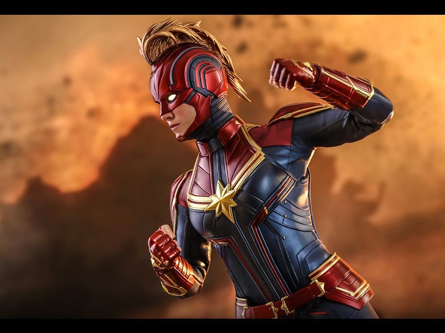 Captain Marvel MMS521 Captain Marvel 1/6th Scale Collectible Figure Gallery Image 14