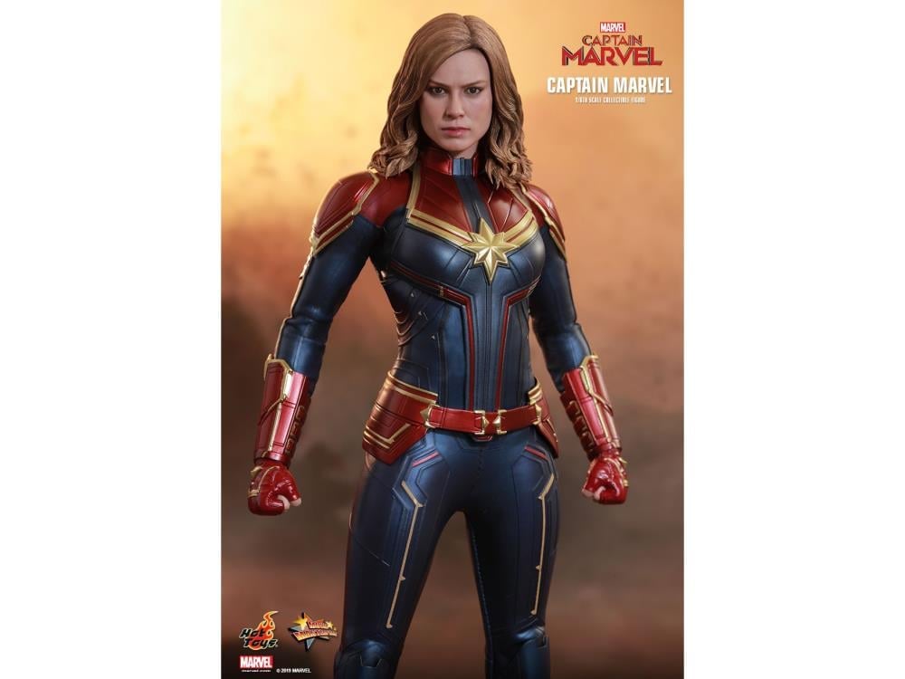 Captain Marvel MMS521 Captain Marvel 1/6th Scale Collectible Figure Gallery Image 7