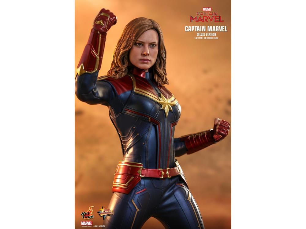 Captain Marvel MMS522 Captain Marvel (Deluxe) 1/6th Scale Collectible Figure