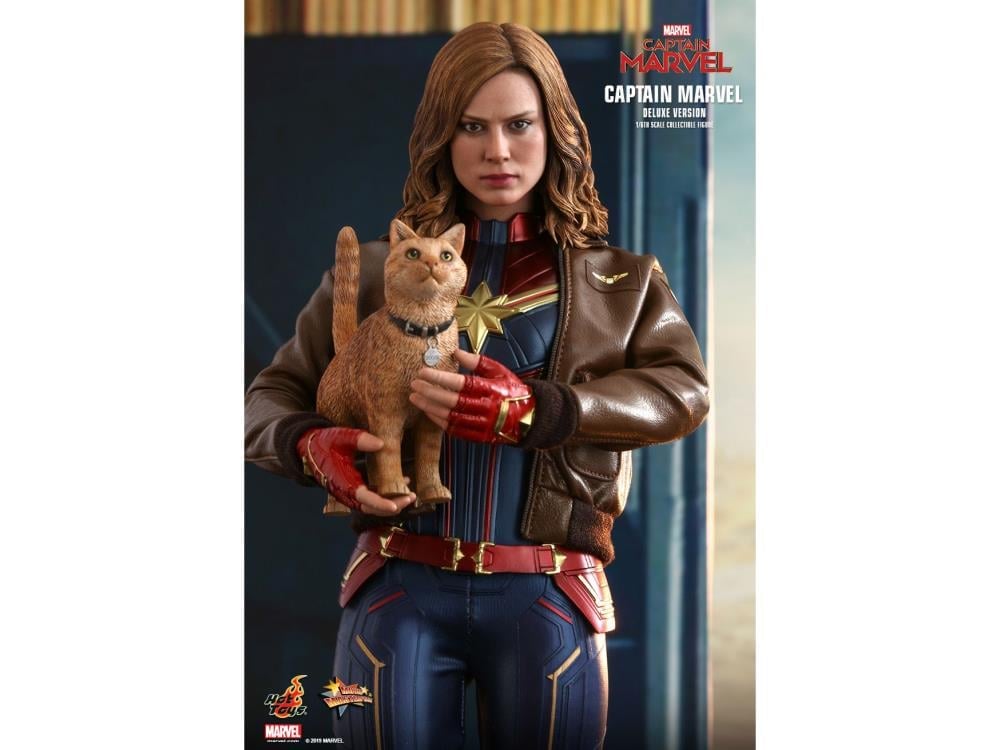 Captain Marvel MMS522 Captain Marvel (Deluxe) 1/6th Scale Collectible Figure