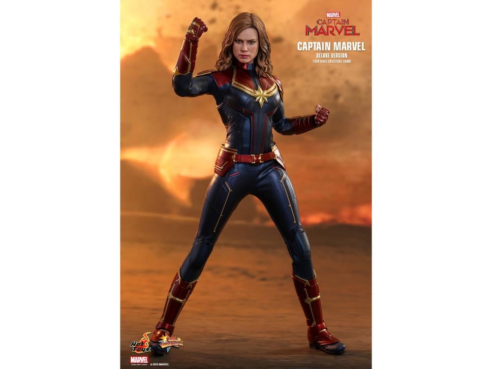 Captain Marvel MMS522 Captain Marvel (Deluxe) 1/6th Scale Collectible Figure Gallery Image 4