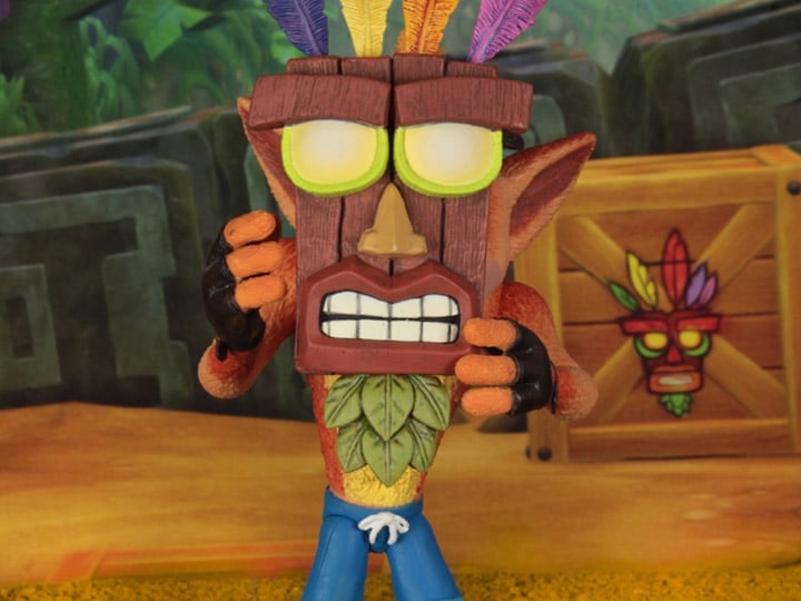Crash Bandicoot Ultra Deluxe Crash Figure With Aku Aku Mask Gallery Image 1