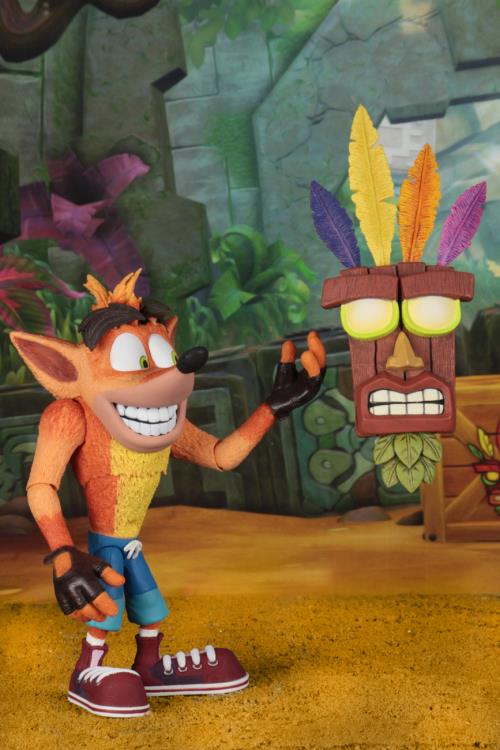 Crash Bandicoot Ultra Deluxe Crash Figure With Aku Aku Mask Gallery Image 4
