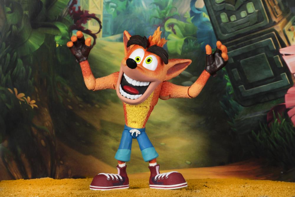 Crash Bandicoot Ultra Deluxe Crash Figure With Aku Aku Mask Gallery Image 5