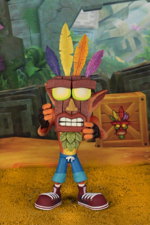 Crash Bandicoot Ultra Deluxe Crash Figure With Aku Aku Mask Gallery Image 3