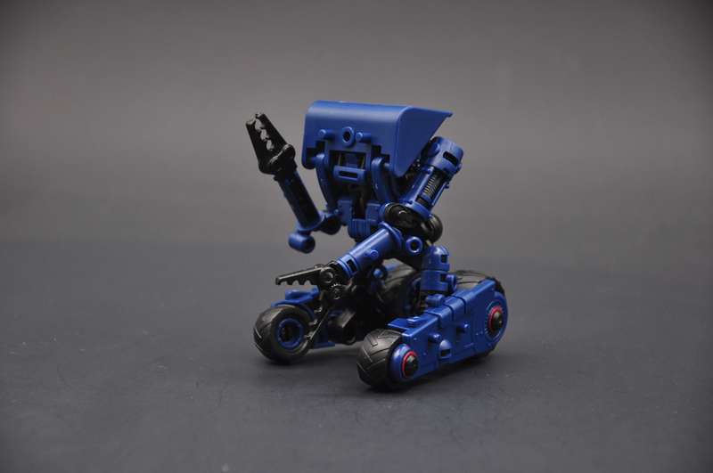 Multiabyss V-Link Mecha Defender + Construction (Blue) 1/60 Scale Model Kit Gallery Image 7