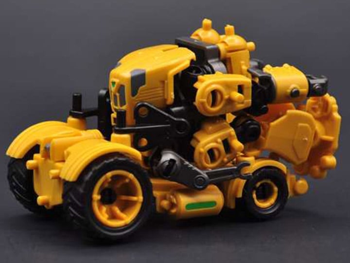 Multiabyss V-Link Mecha Defender + Construction (Yellow) 1/60 Scale Model Kit Gallery Image 1