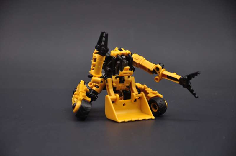 Multiabyss V-Link Mecha Defender + Construction (Yellow) 1/60 Scale Model Kit Gallery Image 6