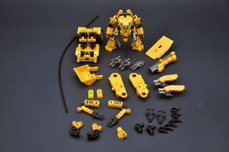 Multiabyss V-Link Mecha Defender + Construction (Yellow) 1/60 Scale Model Kit Gallery Image 9