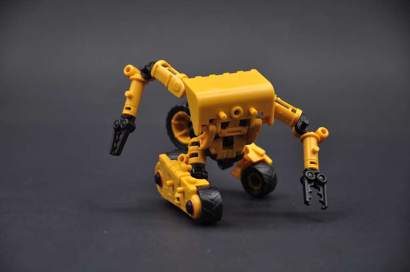 Multiabyss V-Link Mecha Defender + Construction (Yellow) 1/60 Scale Model Kit Gallery Image 8