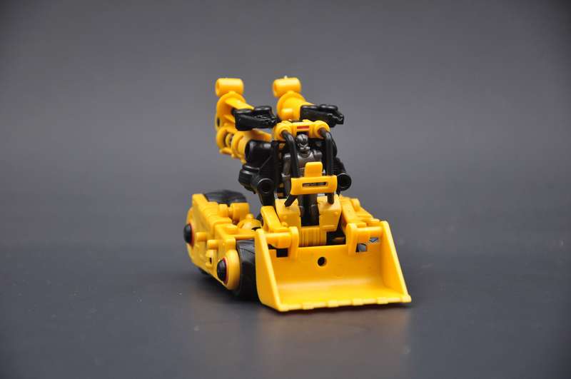 Multiabyss V-Link Mecha Defender + Construction (Yellow) 1/60 Scale Model Kit Gallery Image 7