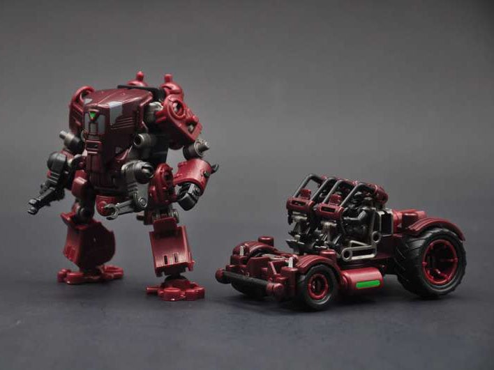 Multiabyss V-Link Mecha Defender + Construction (Red) 1/60 Scale Model Kit Gallery Image 3