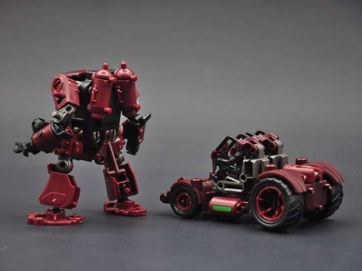 Multiabyss V-Link Mecha Defender + Construction (Red) 1/60 Scale Model Kit Gallery Image 4