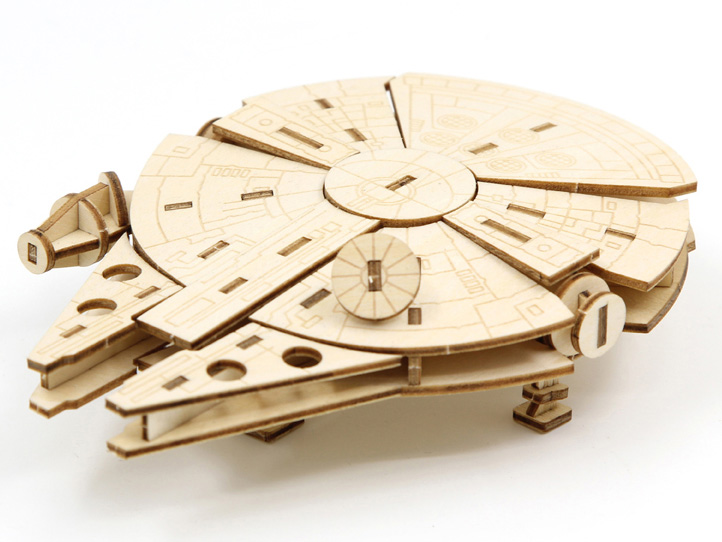 Star Wars IncrediBuilds Millennium Falcon Deluxe Book & 3D Wood Model Kit Gallery Image 3