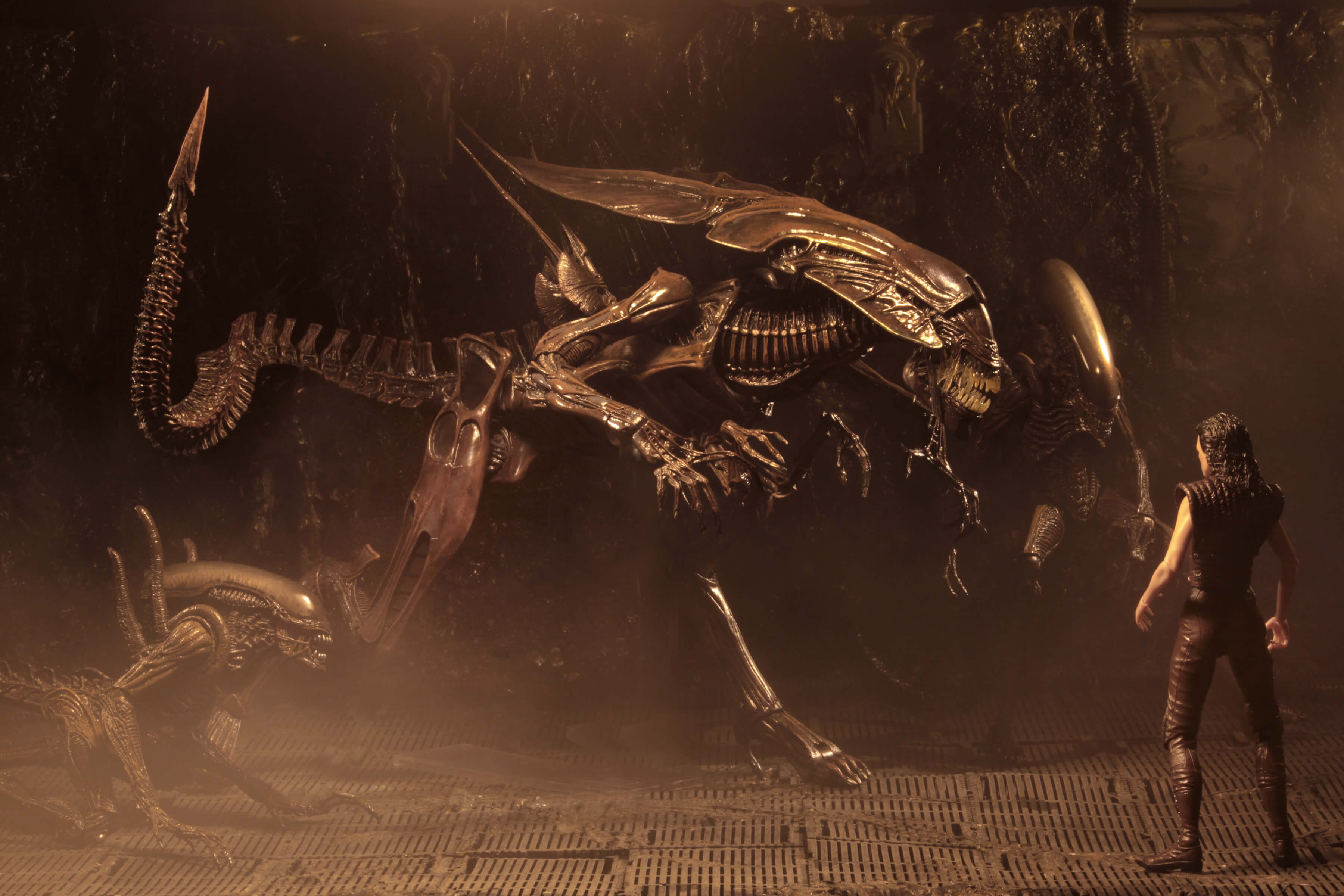 Alien: Resurrection Ultra Deluxe Alien Queen Figure Gallery Image 6