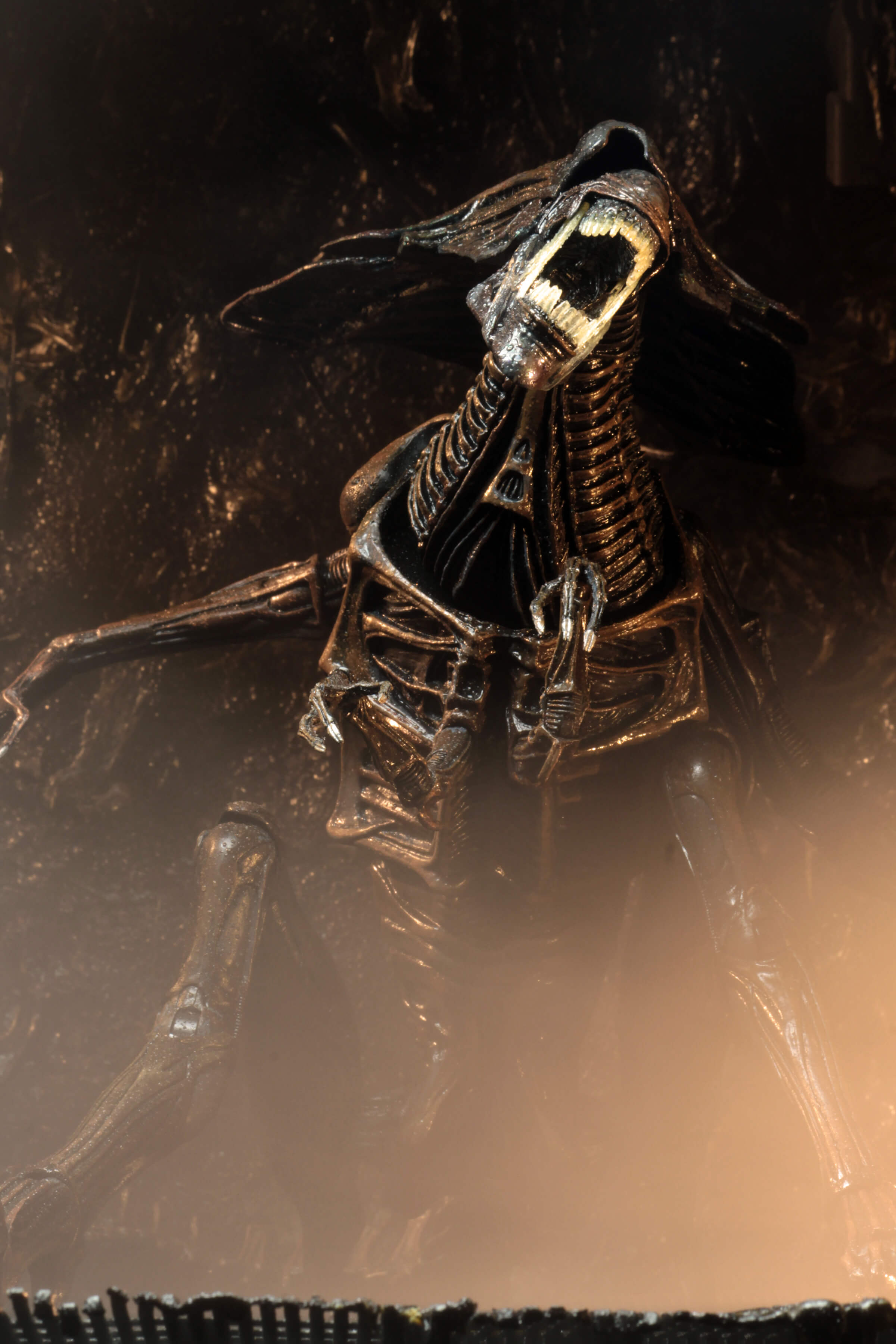 Alien: Resurrection Ultra Deluxe Alien Queen Figure Gallery Image 9