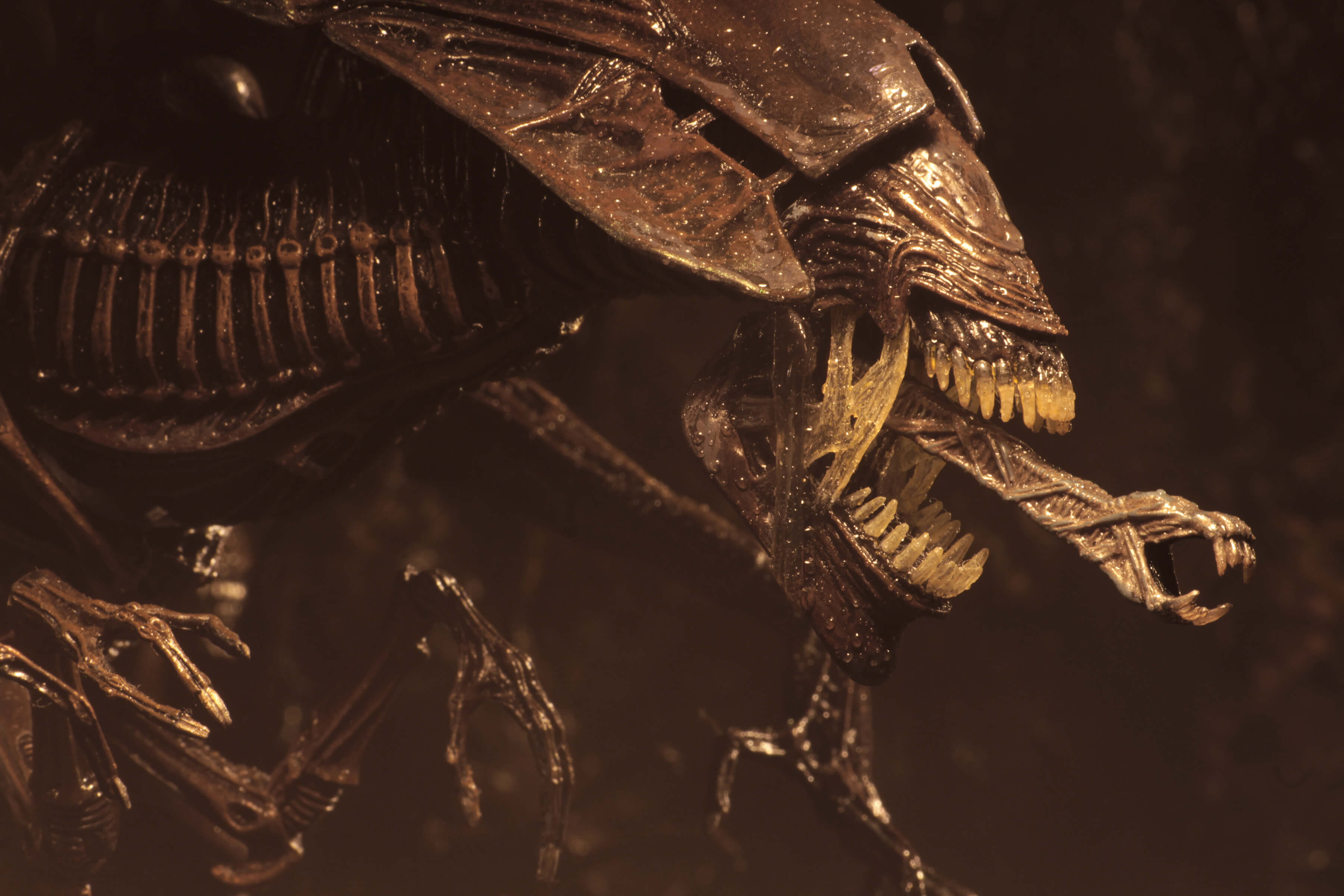 Alien: Resurrection Ultra Deluxe Alien Queen Figure Gallery Image 8