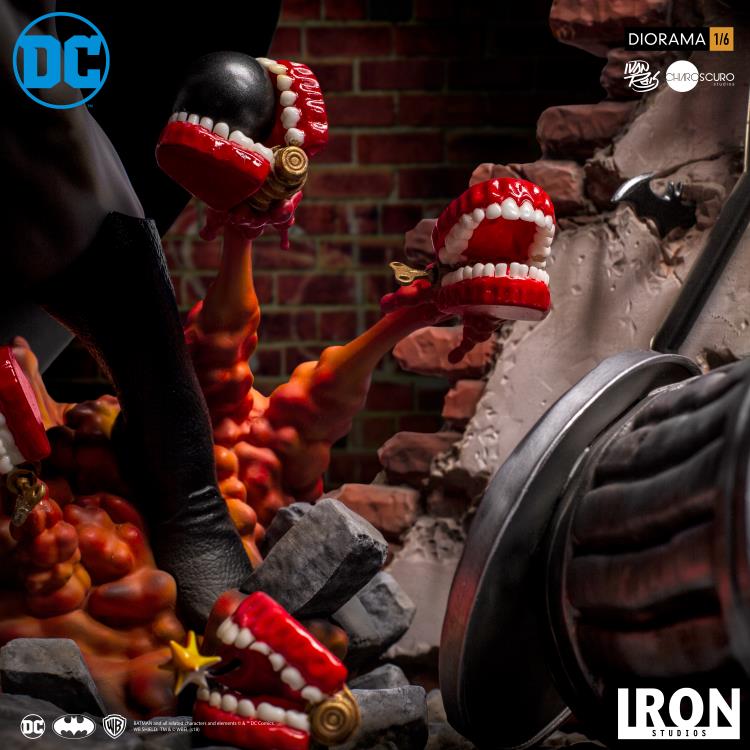 DC Comics Batman vs The Joker Battle 1/6 Scale Limited Edition Diorama Gallery Image 10