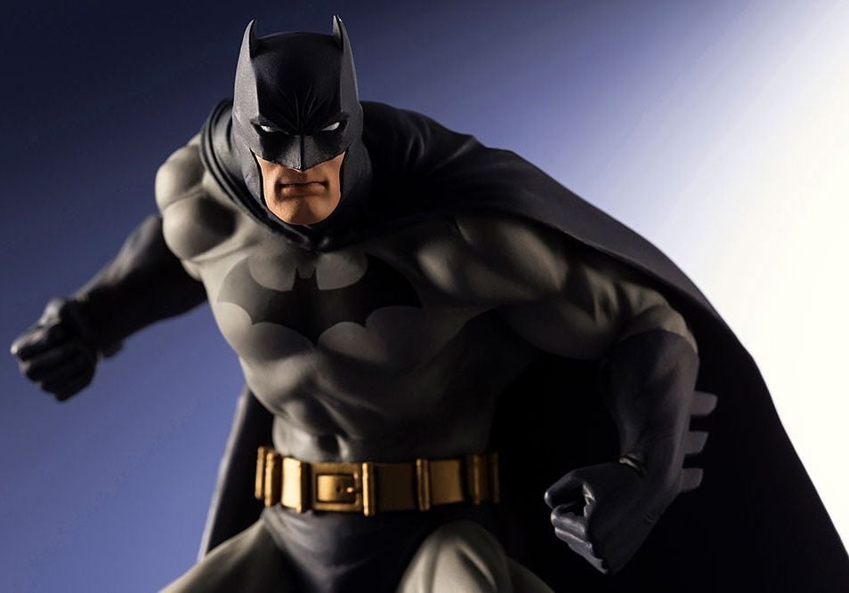 Batman: Hush ArtFX+ Batman Statue Gallery Image 10