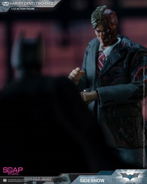 The Dark Knight Two-Face (Harvey Dent) 1/12 Scale Figure Gallery Image 5