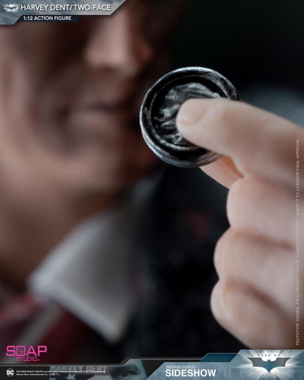 The Dark Knight Two-Face (Harvey Dent) 1/12 Scale Figure Gallery Image 8