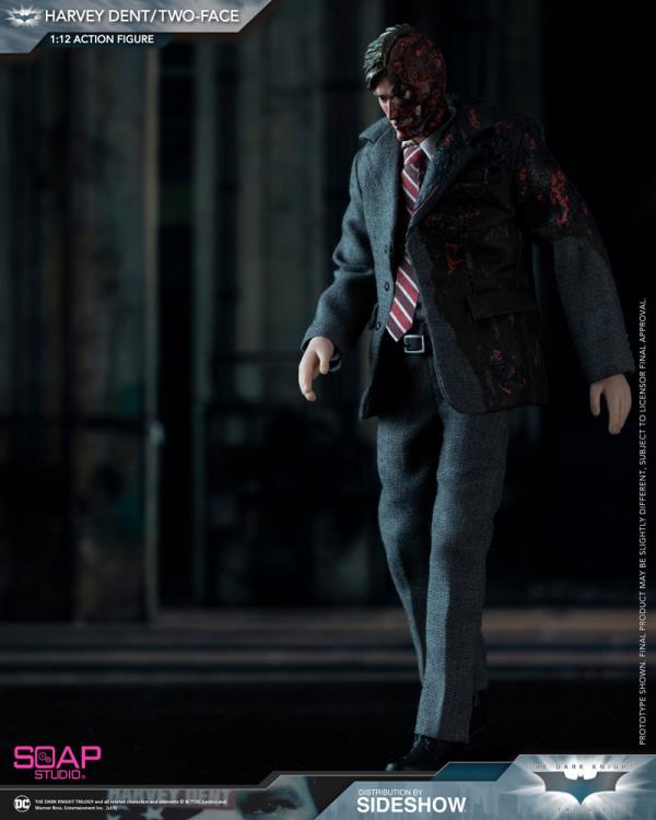 The Dark Knight Two-Face (Harvey Dent) 1/12 Scale Figure Gallery Image 4