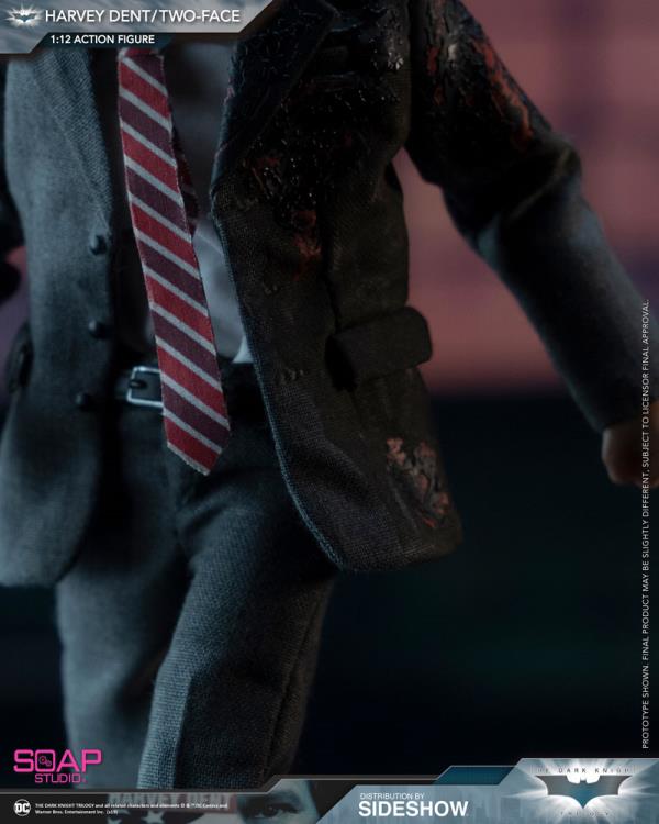The Dark Knight Two-Face (Harvey Dent) 1/12 Scale Figure Gallery Image 9