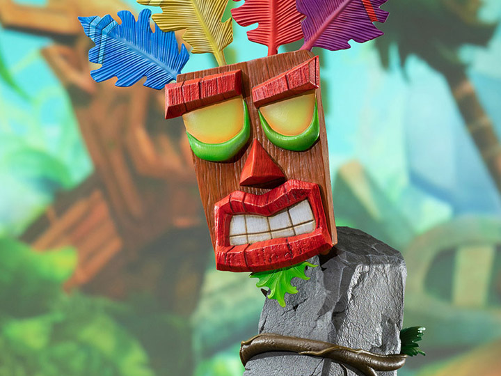 Crash Bandicoot Mini Aku Aku Mask Standard Companion Edition Gallery Image 1